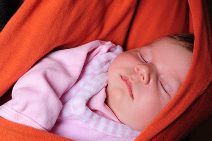 Der plötzliche kindstod ist die häufigste todesursache unter säuglingen. Decke oder Schlafsack - So schläft ein Baby warm und ...