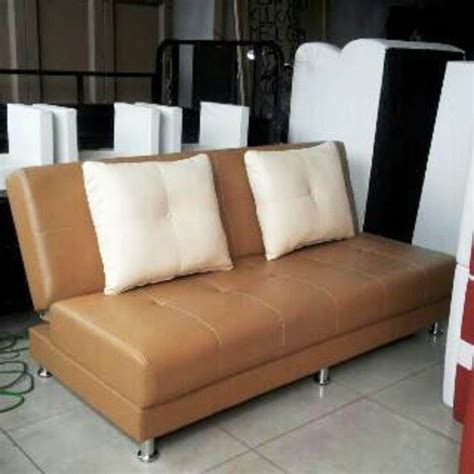 Meski dengan luas ruang terbatas tetapi bukan tidak mungkin untuk menghadirkan sebuah sofa di ruang tamu. ⊕ 49+ model & harga sofa bed minimalis modern terbaru ...