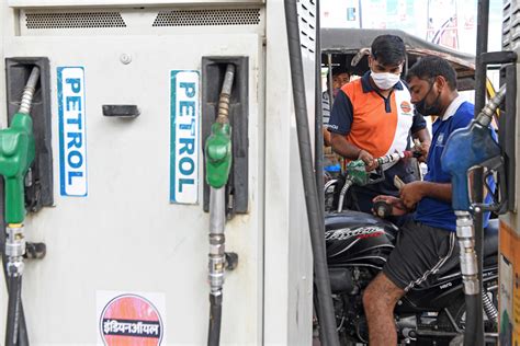 This makes sure that even a minute's variation in global oil prices can be transmitted to before thursday's price hold, fuel prices increased for three consecutive days this week up to wednesday. Diesel price hike enters in fourth week; petrol at Rs 80 ...