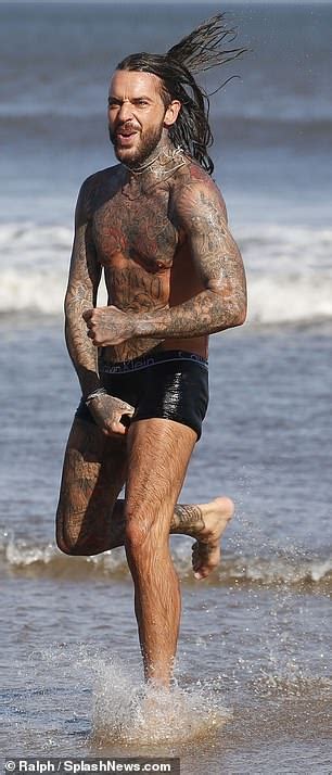 It has a global traffic rank of #16,878,943 in the world. TOWIE's Pete Wicks and James Lock strip off for mental health shoot | Daily Mail Online