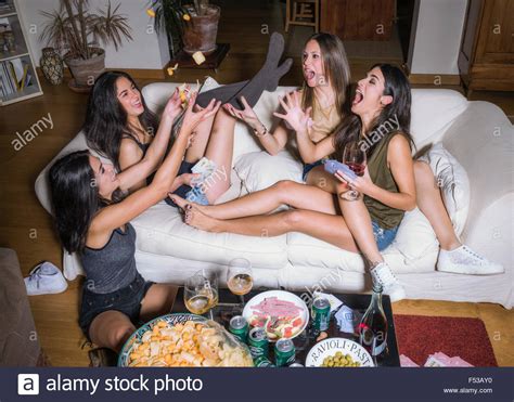 :p so srry for the shaking. Ein Mädchen-party zu Hause Stockfoto, Bild: 89199572 - Alamy