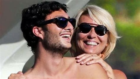 Il suo matrimonio, il primo. Chi è Gabriele Costanzo, il figlio di Maria De Filippi ...