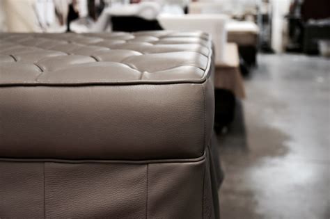 Con un semplice gesto, il pouf letto per utilizzare questo pouf come letto non bisogna fare altro che togliere il rivestimento ed aprire il meccanismo. Pouf letto su misura Al | Bertostory | Berto Salotti Blog