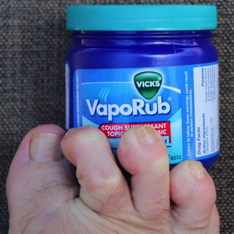 In this video you'll learn all about using vicks vaporub for toenail fungus. 21 Surprising Uses Of Vicks VapoRub You Didn't Know | Page ...