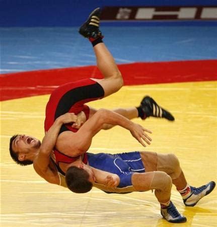 El objetivo consiste en ganar el combate haciendo caer al adversario al suelo y manteniendo sus dos hombros fijos sobre el tapiz o ganando. ROCK AND BOX: LUCHA LIBRE Y GRECORROMANA