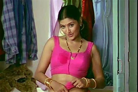 Heera is a former indian film actress from 1991 to 1999 she has appeared in several tamil malayalam telugu kannada and hindi films facts actress heera ra. Actress Heera Hot / Heera Rajagopal Husband Drone Fest ...