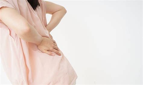 Sakit saat kencing, mungkin ini penyebabnya. Redakan Sakit Punggung Saat Hamil Muda dengan Cara Ini