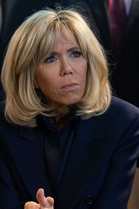 Brigitte macron is the wife of emmanuel macron, the current president of the french republic. Brigitte Macron ne sera pas reine