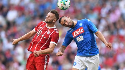 Binnenlandse zaken wil dat veiligheidsagenten de controles doen. Highlights from the match against Napoli - FC BAYERN.TV