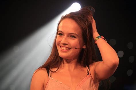 Tereza ramba a lukáš hejlík při natáčení komedie deníček moderního fotra. Tereza Ramba fotka