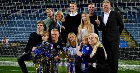 Kasper peter schmeichel (born 5 november 1986) is a danish professional footballer who plays for english club leicester city as a goalkeeper. Man Utd connection inspired me to glory - Schmeichel ...