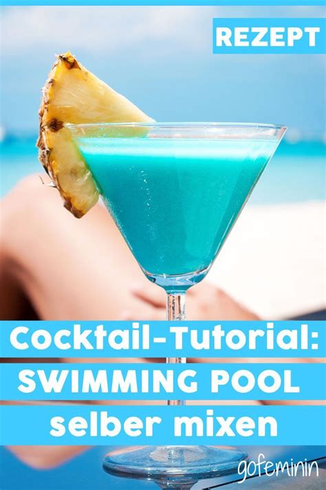 Alle zutaten außer den früchten und dem curacao in den elektromixer geben. Swimming Pool Rezept: Diesen Cocktail ganz leicht selber ...