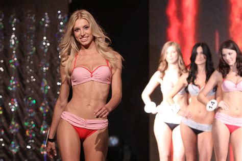 Karolina pajączkowska dostała nowy program i od jakiegoś czasu prowadzi specjalne pasmo informacyjne w tvp info. Karolina Pajączkowska z Top Model do TVP | Fashionistki