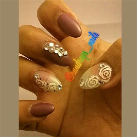 From different styles of manicures to multicolored nails, there are different yet classy designs that can match the clothes and personality of girls. Classy Almond Nails | Nails, Classy almond nails, Almond nails