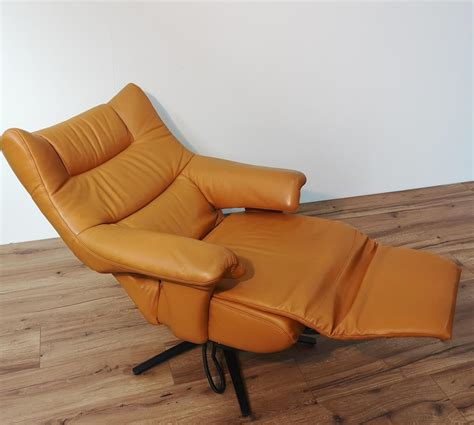 Relaxsessel in gelb leder für nur € 1.339,00 statt € 2.097,00 im angebot bei xxxlutz st. Höhenverstellbar Relaxsessel 7502 56S EP Leder Longlife Rustika Safran Gelb inkl. Ladestation ...