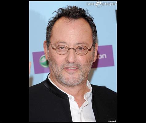 Al op jonge leeftijd verhuisde het gezin weer naar engeland waar hij verder opgroeide. L'acteur français Jean Reno - Purepeople