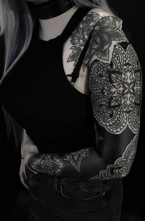 The tattoos that are available now are so amazing that they seem to break all the norms of convention. These Striking Solid Black Tattoos Will Make You Want To ...