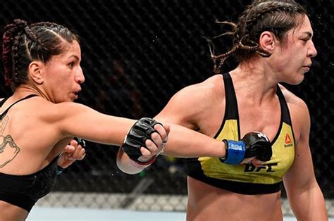 She is currently signed by ultimate fighting championship in the women's. VIDEO - Mengira Duel Sudah Selesai, Petarung UFC Ini ...