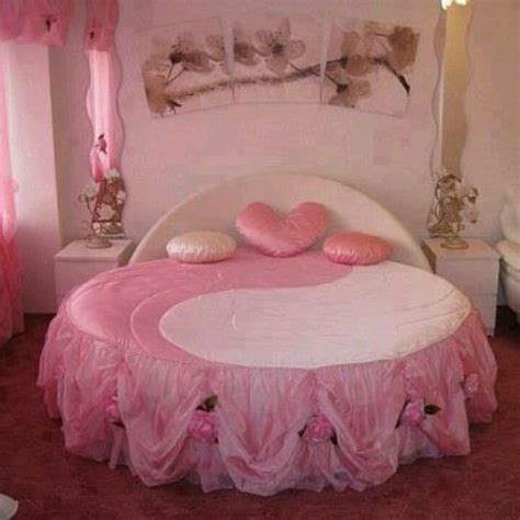 So, if you want a round bed for your master bedroom, you don't have to feel afraid it may be. Round bed | Pink bedrooms, Bedroom decor, Pink room