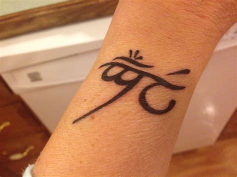 Maybe you would like to learn more about one of these? My new Elvish tattoo. "Angel" | Elvish tattoo, Hobbit ...