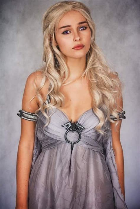 The level of detail is staggering. Daenerys Targaryen | Khaleesi costume, Daenerys targaryen costume, Daenerys targaryen