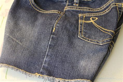 Using a brush or a dull knife, remove as much of the dried paint as possible by rubbing the fabric with it. How To Remove Dried Paint from Clothing Quick and Easy