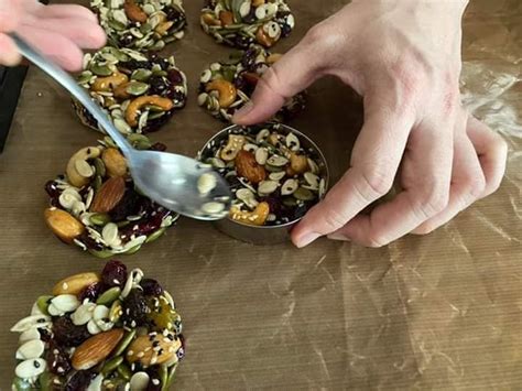 Makanan beku ini biasanya dijadikan dessert atau hidangan pencuci mulut dengan rasa manis dan sensasi dingin dimulut yang banyak digemari dari berbagai kalangan. Ini Cara Buat Biskut Florentine Tanpa Guna Tepung Florenta ...