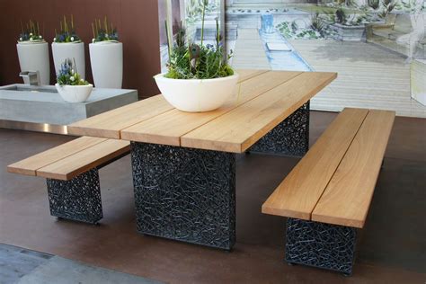 Bei nichtbenutzung der bank geht sie unter den tisch. Tisch und Bank mit Drahtfuss - Conma Gartendesign