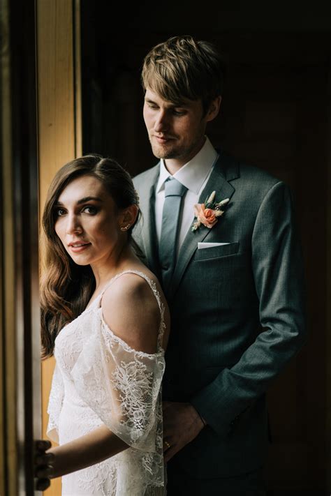 We have a beautiful selection of flowers, including bouquets, floral arrangements for the ceremony and reception. Des Moines Wedding Photographers | Iowa Weddings | Cluney ...