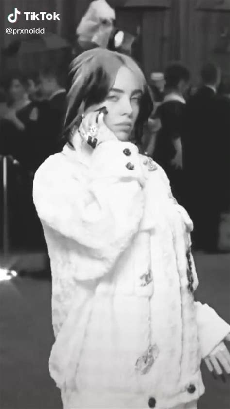 The world's a little blurry). billie 🥺 Video in 2020 | Billie, Billie eilish ...