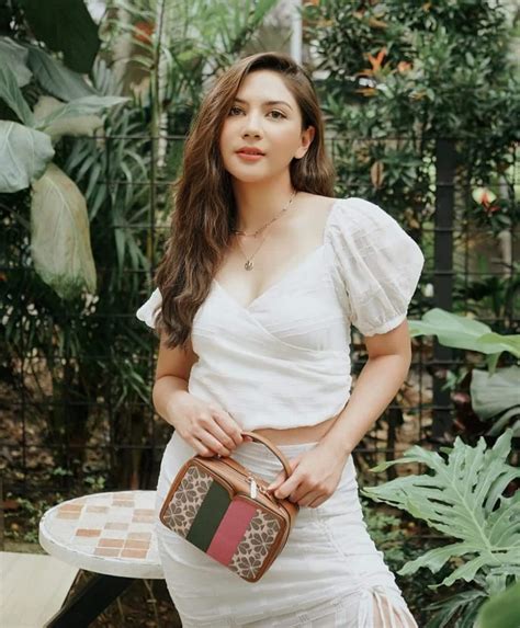Biodata jessica mila merupakan sebuah postingan yang akan kami bahas untuk kamu sobat para pada pembahasan kali ini akan dibahas dan dikupas tuntas mulai dari profil foto biodata agama hobi. 10 Pesona Jessica Mila Kenakan Outfit Warna Putih, Keren ...