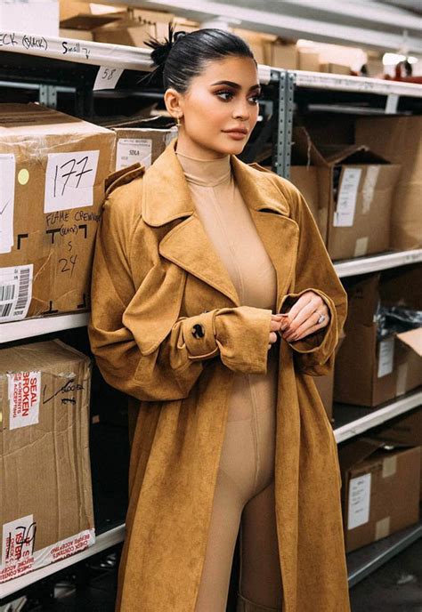 Kylie kristen jenner (born august 10, 1997) is an american media personality, socialite, model, and businesswoman. Kylie Jenner sparks camel toe chaos as coat parts over ...