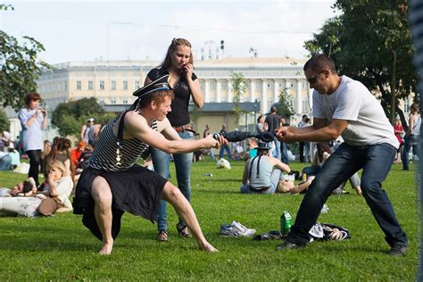 Антирейтинг жк петербурга с видом на кладбища и крематорий. День ВМФ 2013 в Санкт-Петербурге