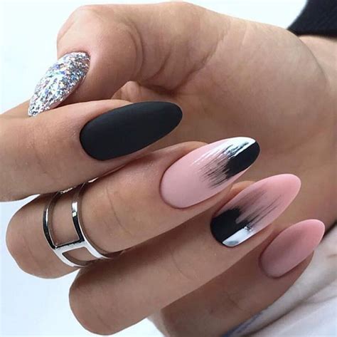 Es el negro, llevar las uñas pintadas de este color es la nueva tendencia. 49+ Mejores Diseños de Uñas para Primavera Verano (2020 ...