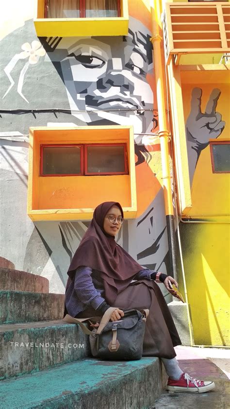 Some of these were known for the same unsavory characteristics many major city but in the late 2010s, kuala lumpur city hall decided to transform these streets into art projects. Berburu Street Art dan Kuliner Halal di Jalan Alor, Kuala ...