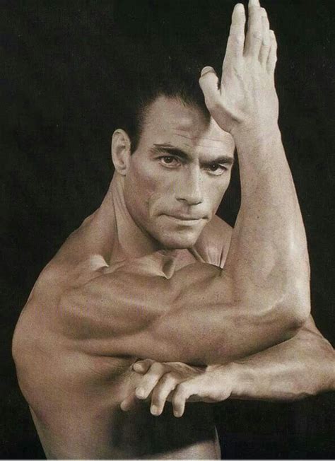 Jean claude van damme showing his awesome moves. Jean-Claude van Damme ♡♥♡