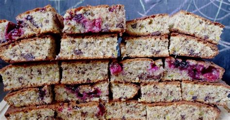 Kirschen aus nachbars garten stibitzen, ein paar über die ohren hängen und mit dem rest diesen cremigen kuchen ohne backen zaubern. Hermann-Teig, Hermann-Kuchen, Schoko-Waldfrucht-Nusskuchen ...