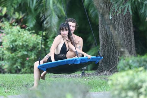 Оригинал — сеньорита (señorita) mp3tok.com 03:13. Shawn Mendes and Camila Cabello having a romantic time on a swing - Celebzz - Celebzz