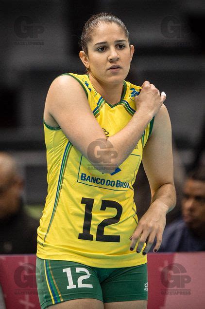 Natalia se emociona na chegada ao brasil das olimp. fotos de jogadoras e jogadores de volei do brasil ...