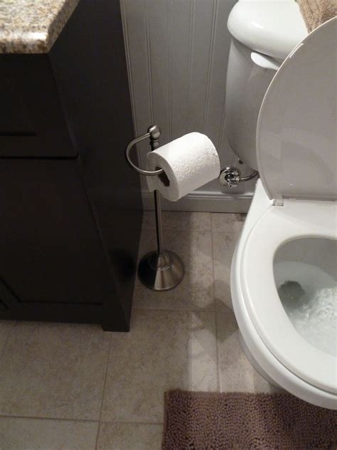 Paint the shelf dark, so the toilet paper rolls and the x stand out. 10+ Creative (and Easy) DIY Toilet Paper Holders | Diy ...