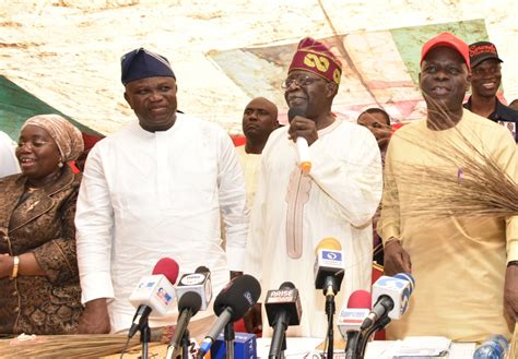 He stressed that tinubu's picture with the pdp women leaders which has gone viral is being used by pdp 'warriors' to blackmail and indicate that the national leader of apc may quit his party ahead of. Pictures: Ambode, Asiwaju Tinubu attend APC Lagos ...