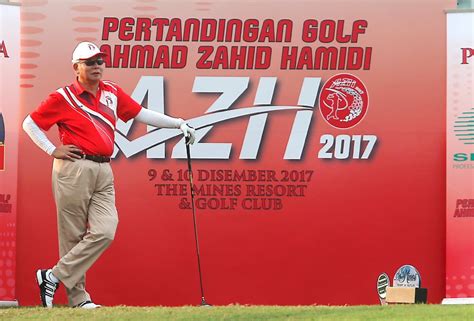 His daughter, nurul hidayah ahmad zahid is a tv show show. Najib sertai pertandingan golf Piala Ahmad Zahid Hamidi ...