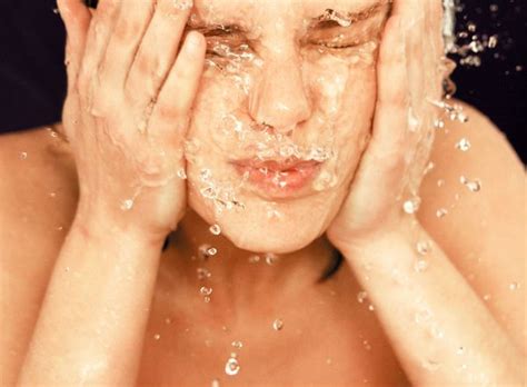 Dip your washcloth into the water basin and a little bit of soap. How To Wash Your Face In 7 Simple Steps | Huffington Post