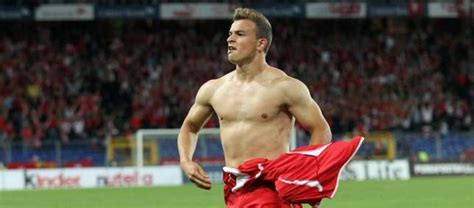 Born 10 october 1991) is a swiss professional footballer who plays as a winger for premier league club liverpool and the switzerland. Nötige Neuausrichtung | «Zum Runden Leder»