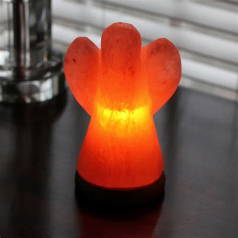 Just as the blue light is energizing, the slower wavelengths in the warmer colors are relaxing to the mind and easier on the eyes. Himalayan Salt Lamp Angel - Amber - So Well