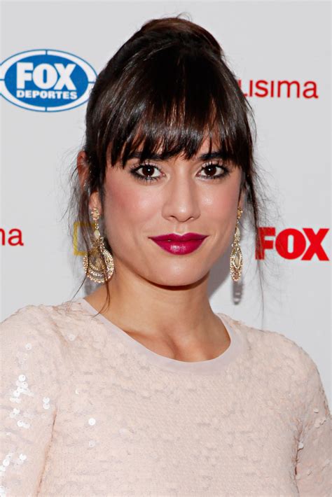 Carolina has many family members and associates who include rubin ramirez, martha londono, gloria londono, dora ramirez and xiomara ramirez. Carolina Ramírez en el upfront de TV MundoFox y RCN