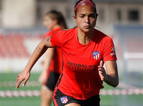 When playing defensive football, they score little, only 0.8 per game. Deyna Castellanos lució la nueva camiseta del Atlético de Madrid 2020-2021 | Líder en deportes