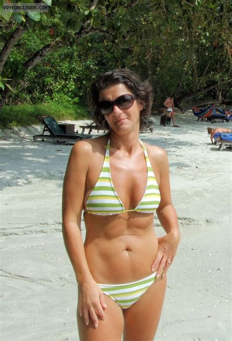 Teen goes for a swim in a swimsuit softcore. Bikini Photo - Barebabe & Photosnapper Nude Wife Photo Blog