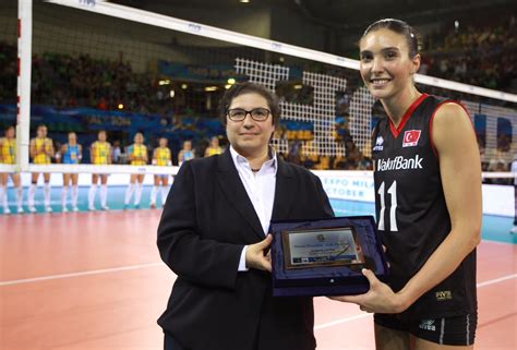 Umarım beğenirsiniz :)*don't forget to share your comments! la giocatrice della Turchia Aydemir Akyol Naz | Voleybol ...