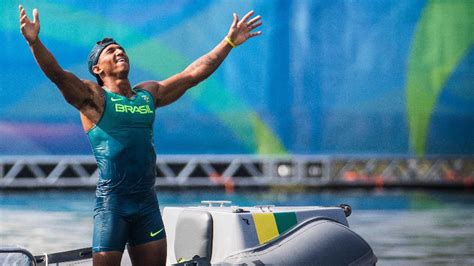 Brazil's isaquias queiroz dos santos. "Continuo o mesmo Isaquias sem rim", diz astro após ...